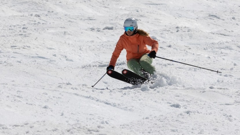 stockli nela 88 for women - the nela 88 charges through a bump line.