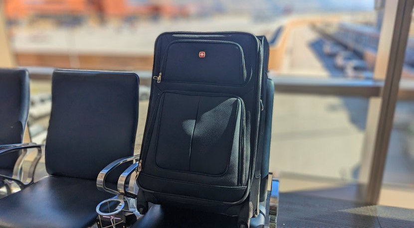 swissgear sion softside expandable roller 29" - looking good while patiently waiting.