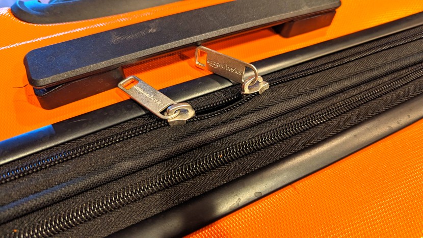 amazon basics 30" hardside spinner - your fly's open. cheap zipper pulls and no loops to lock them...