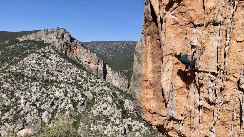 climbing harness - choosing a climbing harness can be confusing, so we're here to help!