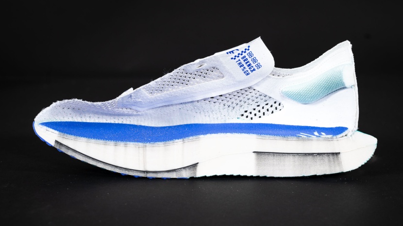 vaporfly carbon plate