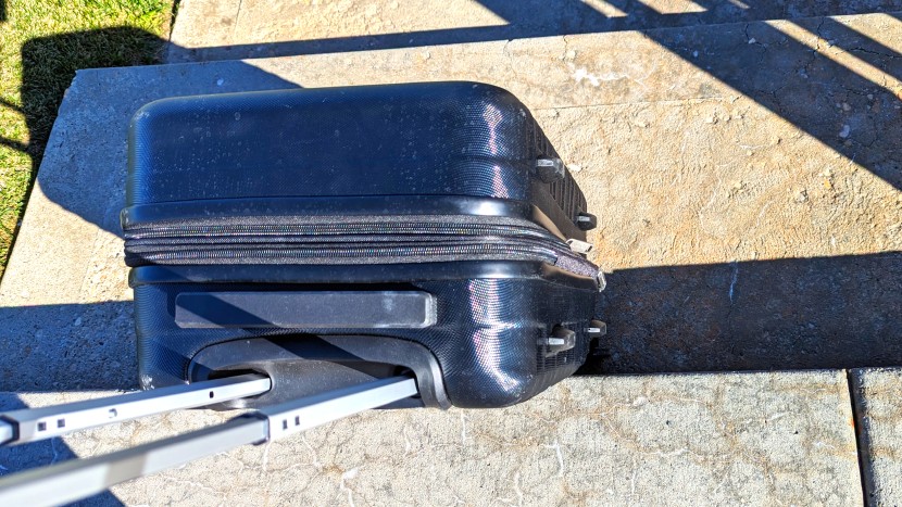 amazon basics 20-inch hardside spinner - screech! testing how our amazon basics performs on stairs. things...