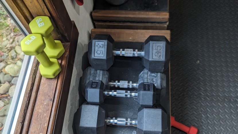 amazon basics neoprene - hand weights that are small enough to be stored in out-of-the-way...