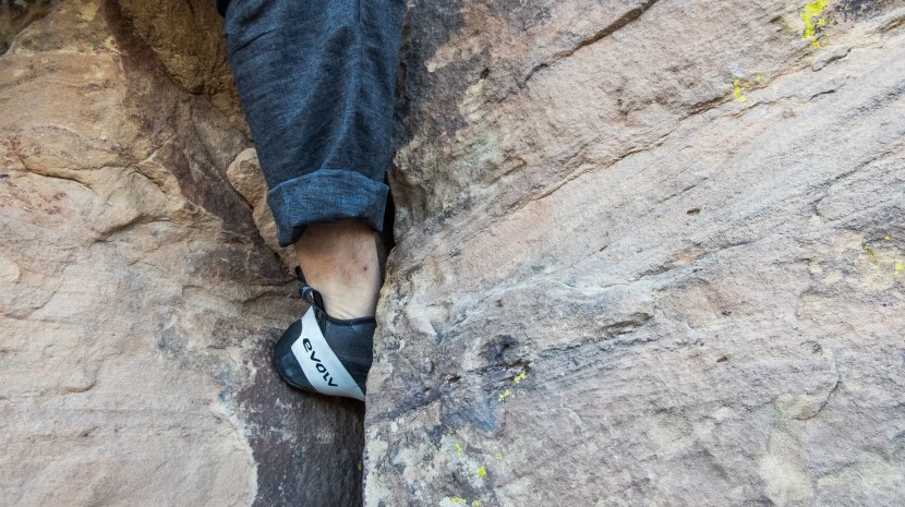 evolv yosemite bum - the yosemite bum offers plenty of coverage for jamming in wide cracks.
