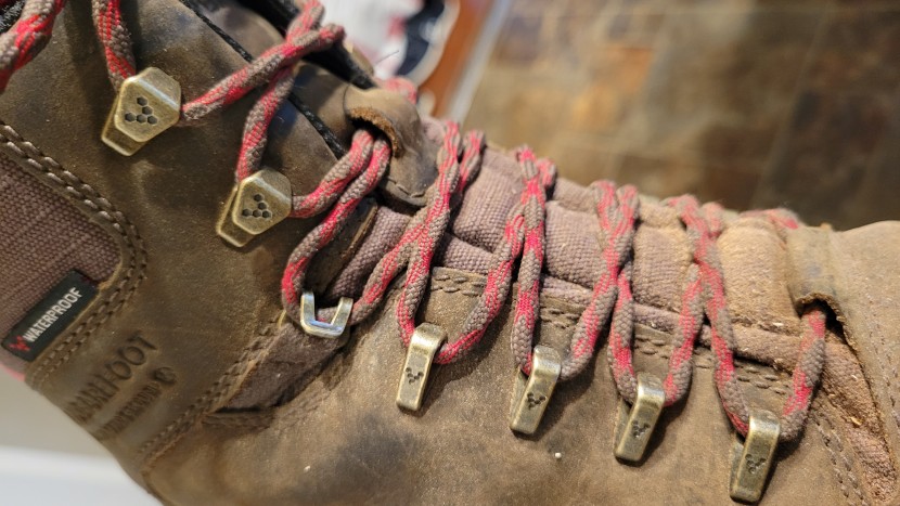 vivobarefoot tracker ii fg - the reinforced metal eyelets and speed hooks, along with the durable...