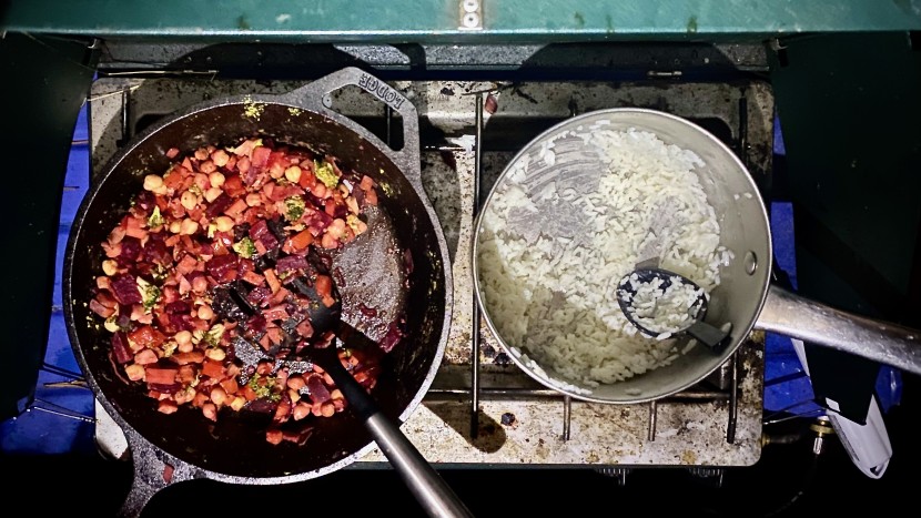 lodge 3.2 quart cast iron combo cooker - this cookware set offers some of the best cooking performance that...