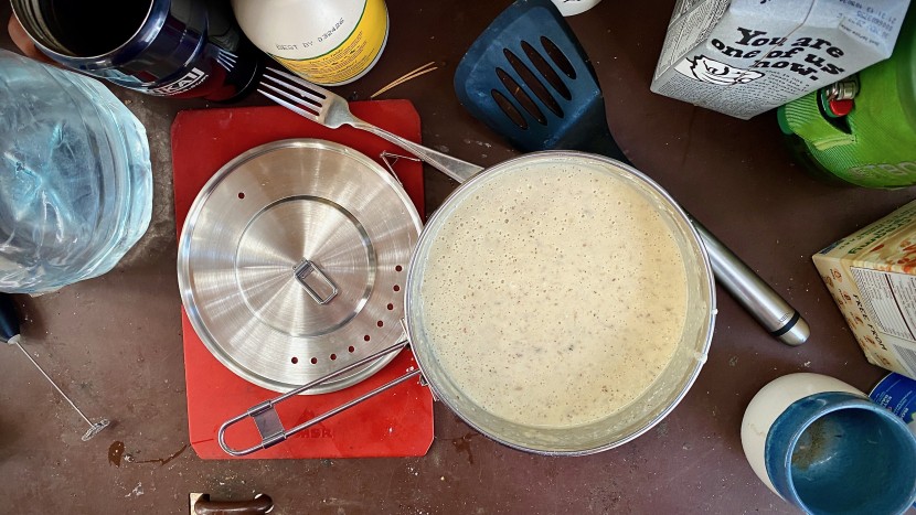 this cookware set is easy to use thanks to features like locking...