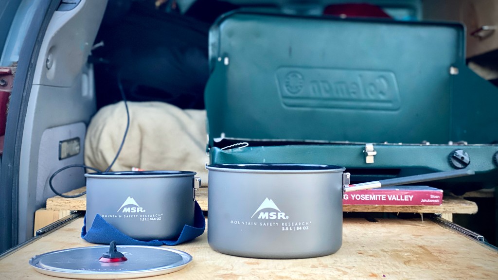 msr fusion ceramic 2-pot set - this 2.5 l pot, 1.5 l pot, vented lid, versatile handle, and cloth...