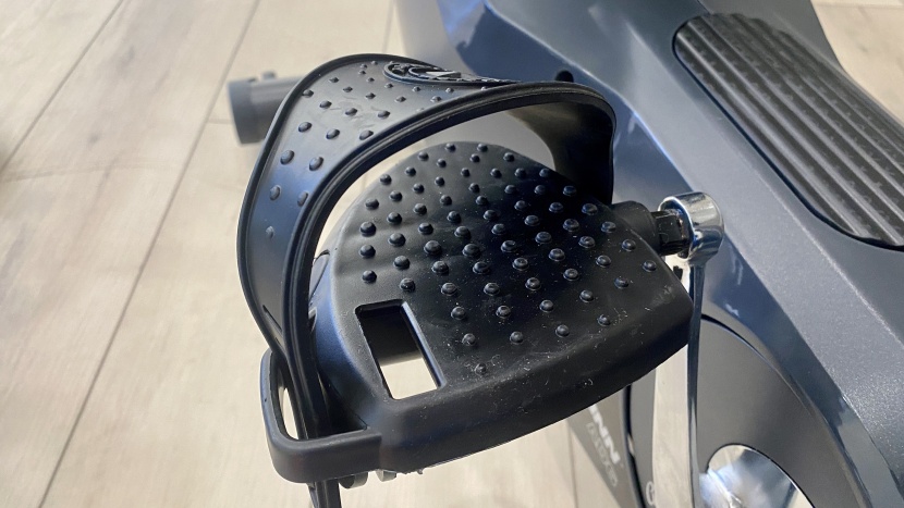 schwinn airdyne ad6 - the schwinn ad6 pedals are large and comfortable, they're also self...