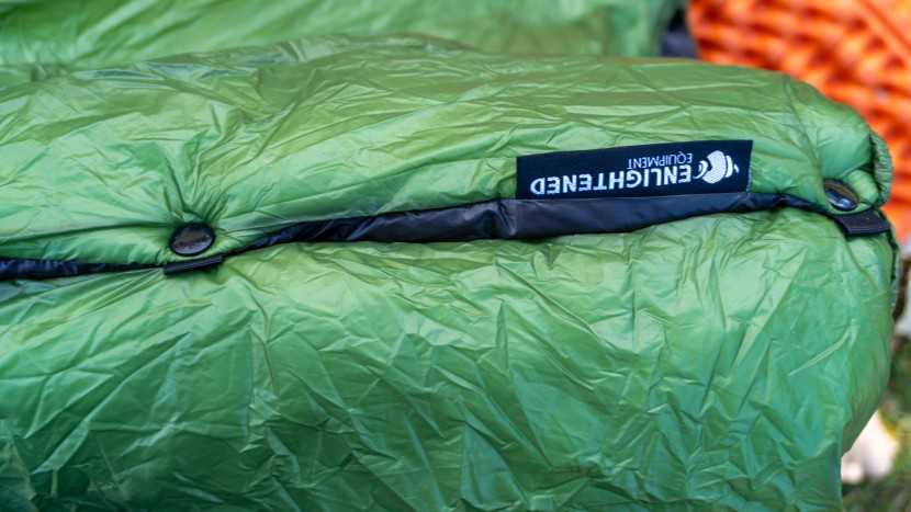 enlightened equipment revelation apex 30 - dual snaps on the head of the quilt help to trap air around your...