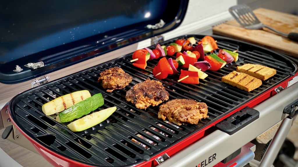 weber traveler - the traveler features luxury performance when it comes to grilling...