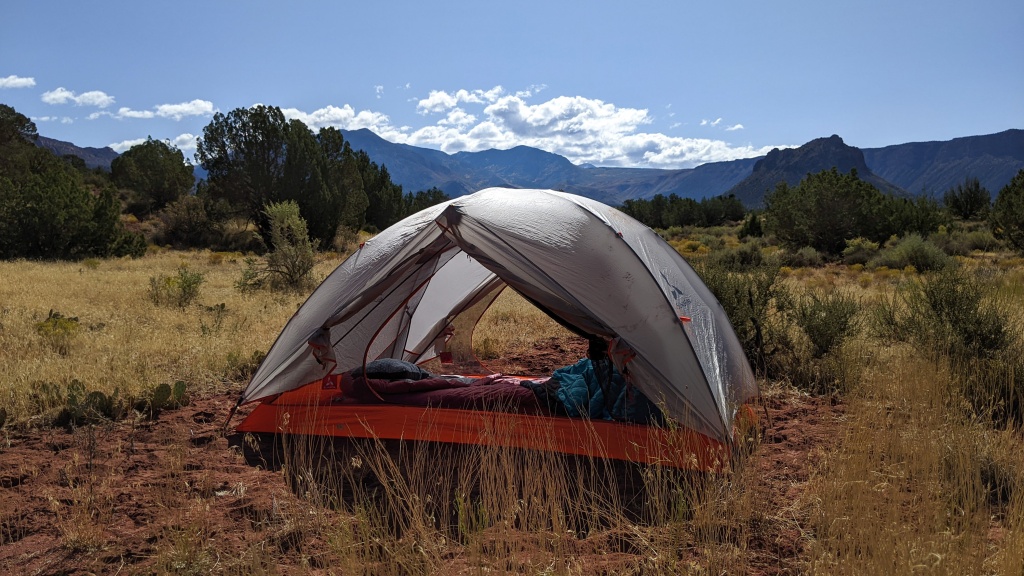 slingfin portal 2 - lightweight with plenty of pockets, the slingfin portal 2 offers...