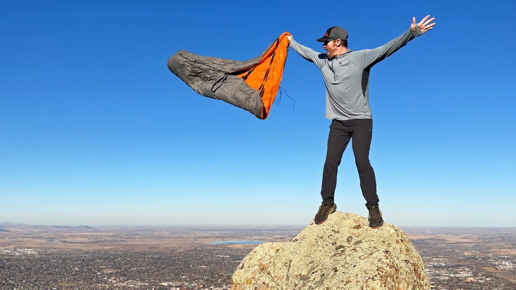 hammock gear economy burrow 20 - better hold on tight or this ultralight quilt is going to fly away!