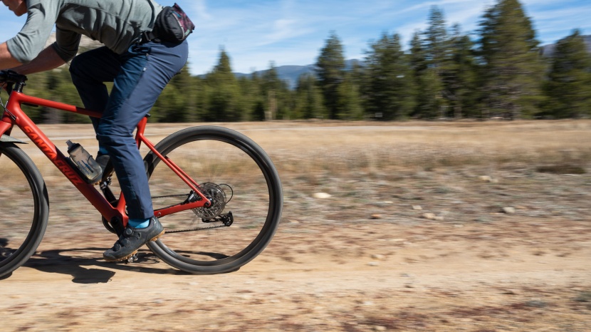 santa cruz stigmata carbon cc apex - too fast for our photographer, throw a leg over the stigmata and see...