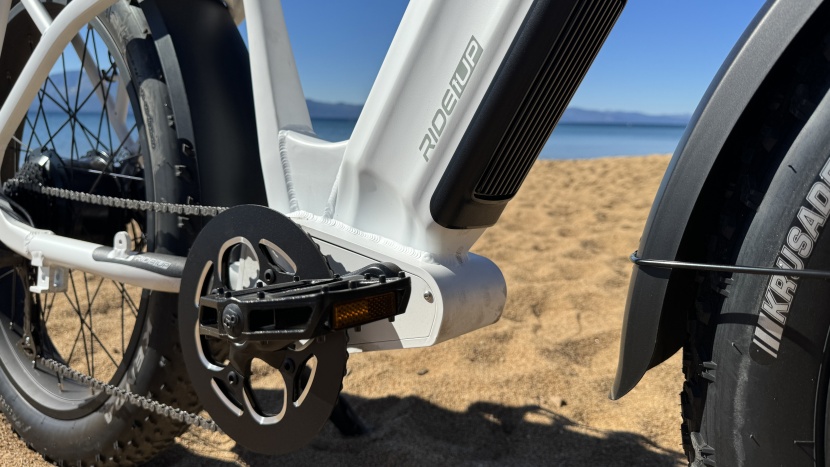 ride1up rift st - the massive battery fills most of the downtube space.