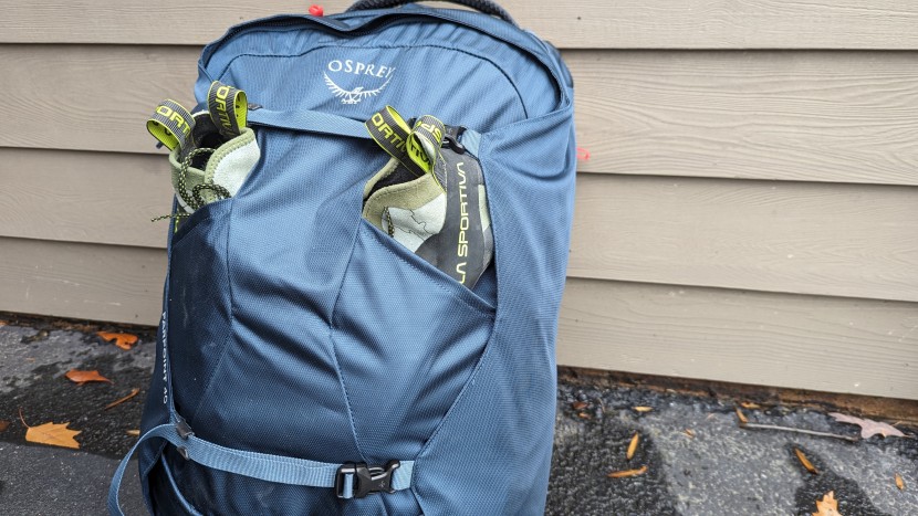 osprey farpoint 40 - there isn't much in the way of external pockets on the farpoint...