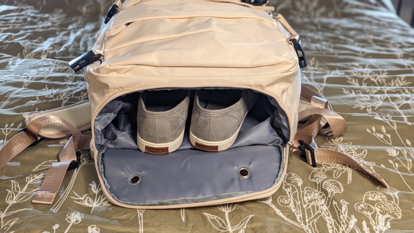 coowoz essentials - a roomy shoe or wet item pocket on the bottom of the bag is handy...