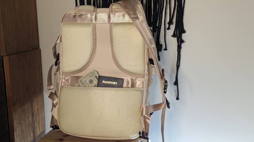 coowoz essentials - a pocket hidden against the back panel is designed to protect...