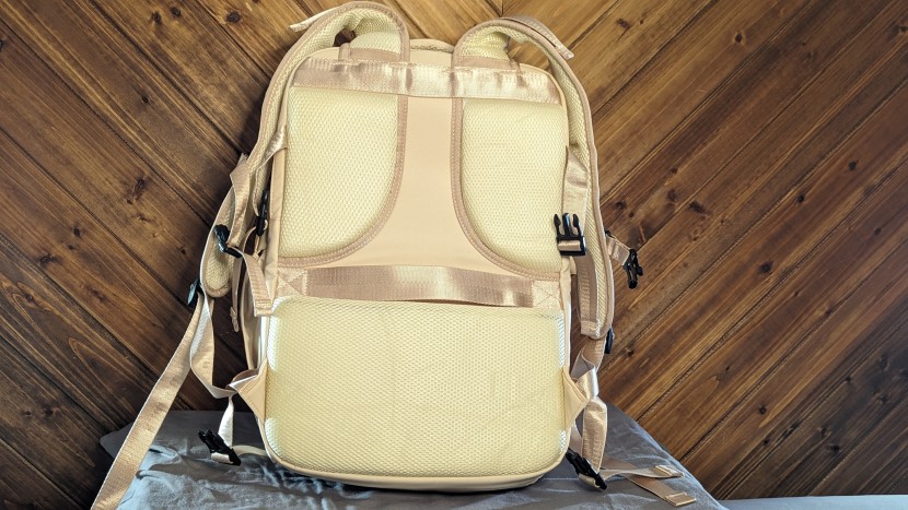 coowoz essentials - the back panel of the coowoz is very three-dimensional thanks to...