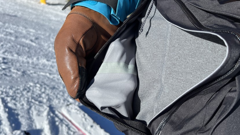 mammut haldigrat hs bib - no insulation here, just a high-quality three-layer shell.