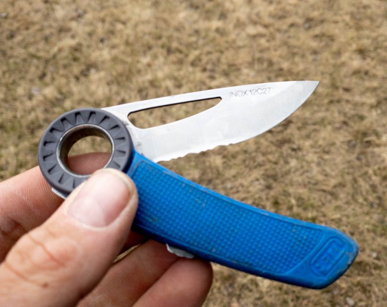 pocket knife - the ultralight petzl spatha is a full-sized knife, with a full-sized...