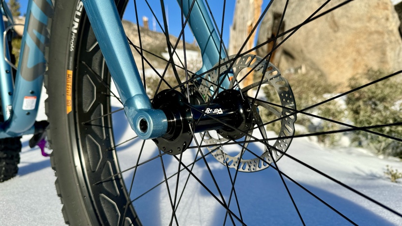 salsa heyday advent - the alloy bearpaw fork features a 150mm thru axle.
