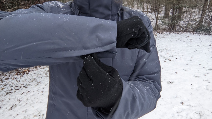 zipping up the cuff keeps out the chill.