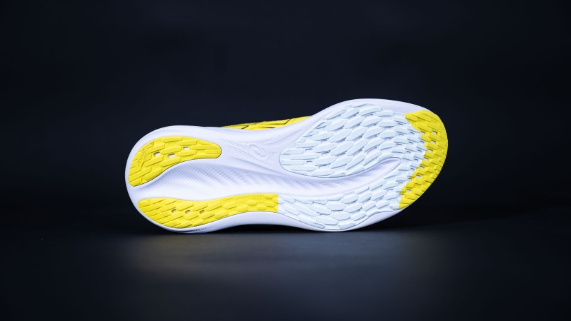 asics gel-nimbus 26 - the wide midsole of the nimbus helps provide some stability...
