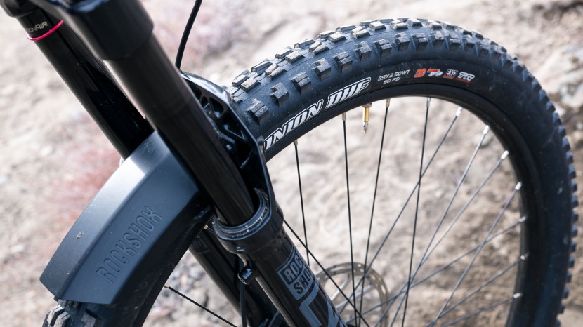 santa cruz heckler sl r - five-star rubber, 3.5-star wheels.