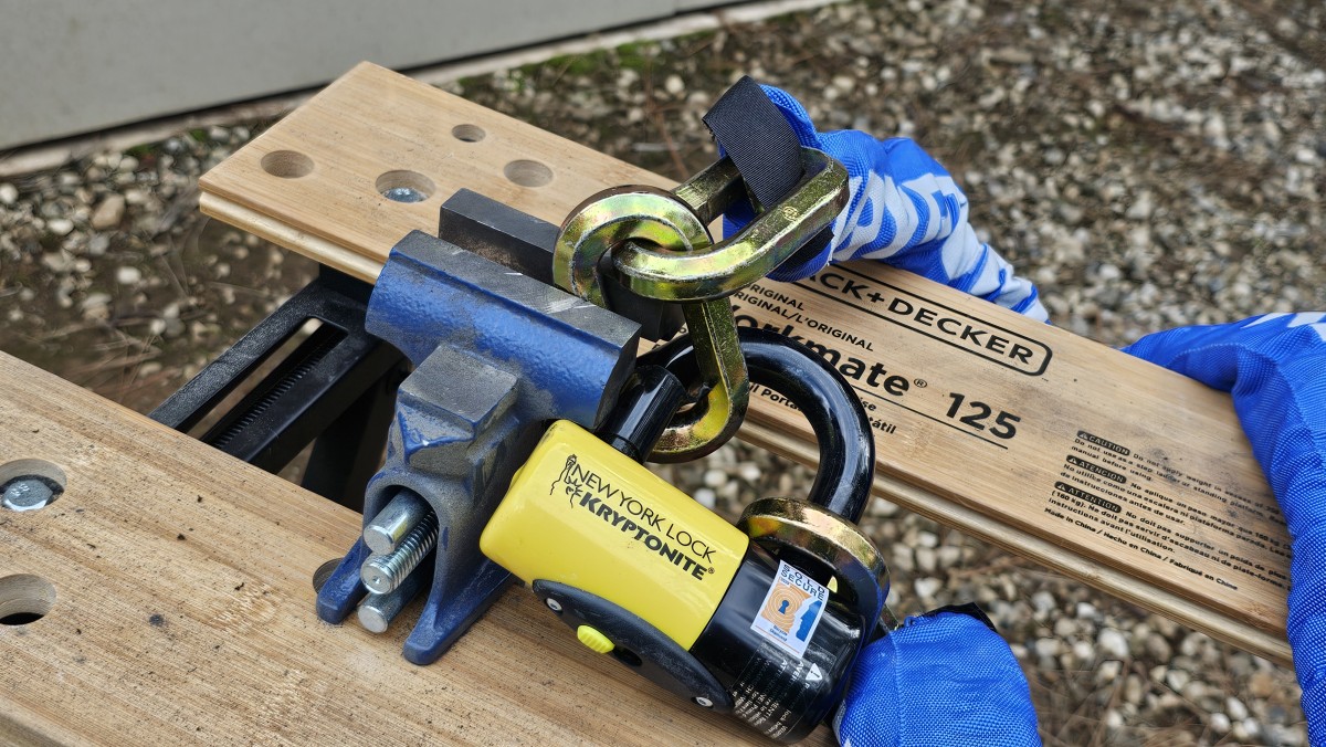 Kryptonite New York Fahgettaboudit Chain and Disc Lock Review (The Kryptonite NY Fahgettaboudit Chain and Disc was by far the beefiest lock that we busted.)