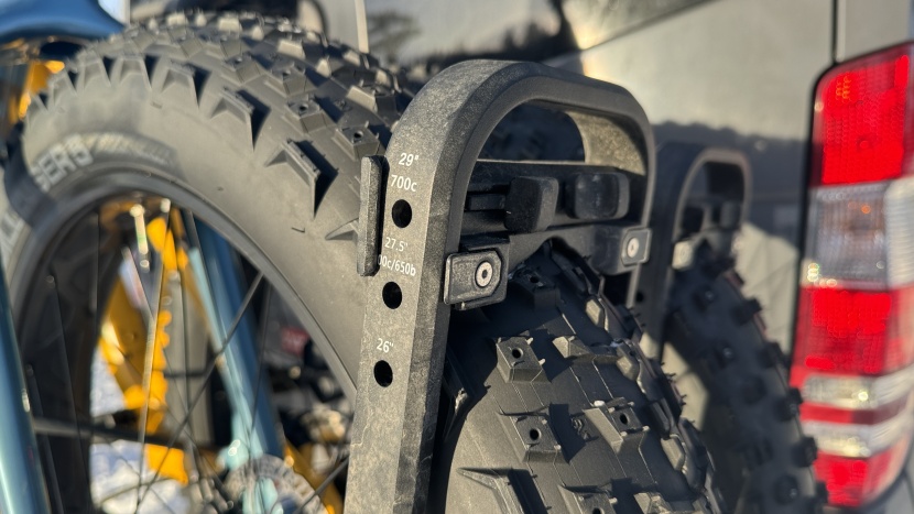 kuat piston pro - capable of cradling 5" tires, a simple pinch of the fast-fit wheel...