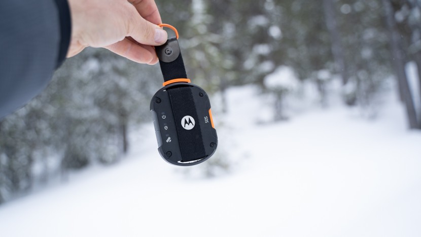 motorola defy satellite link - the motorola defy uses a less expensive, relatively new satellite...