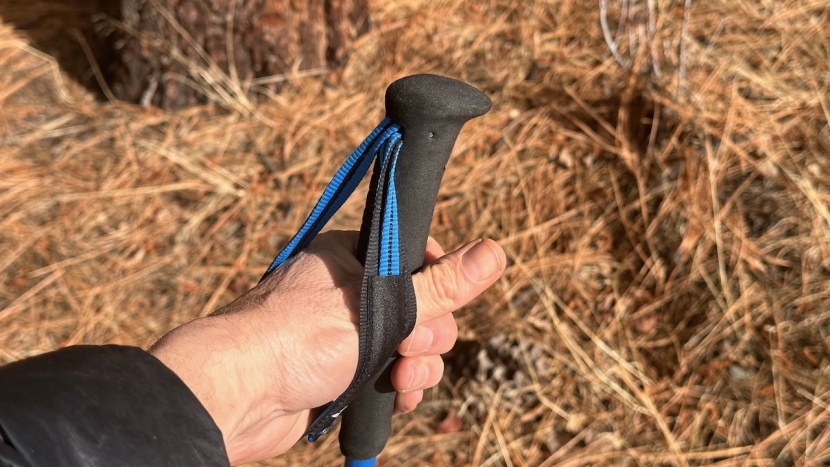 black diamond distance carbon z - we like the distance carbon z's ventilated wrist strap and soft foam...