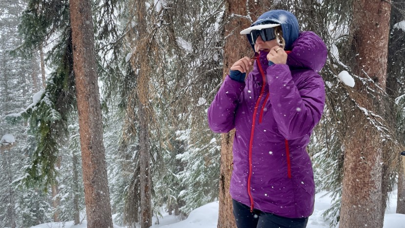 insulated jacket womens - snow and light rain were no match for the patagonia das light.