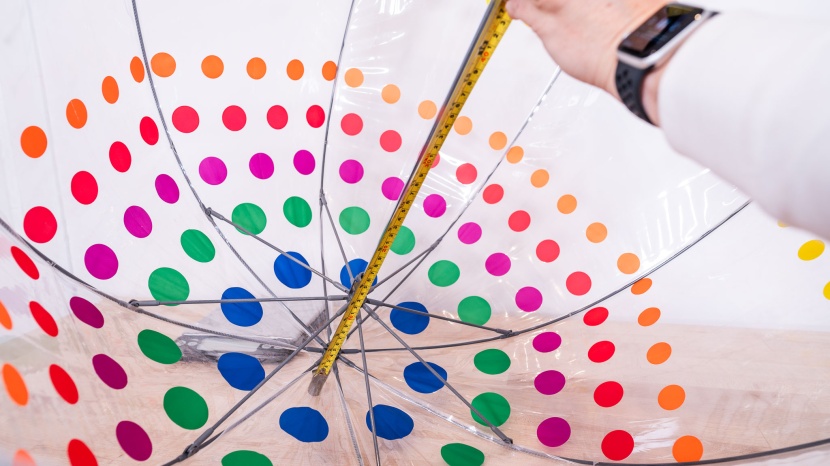 totes clear bubble - the long handle length and broad arching ribs built into the totes...