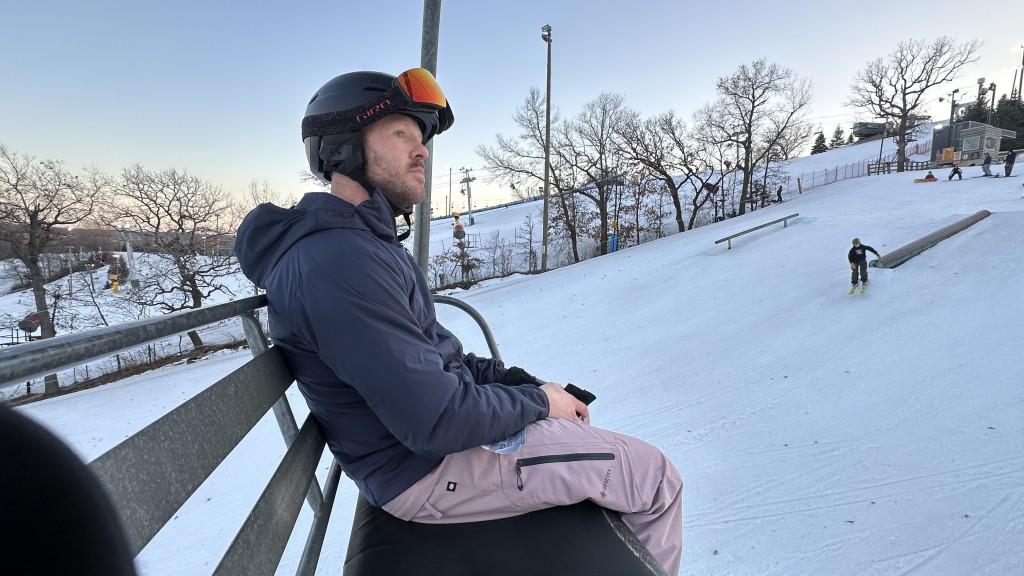 arc'teryx atom hoody - the atom hoody gives you mobility and breathability in a lightweight...