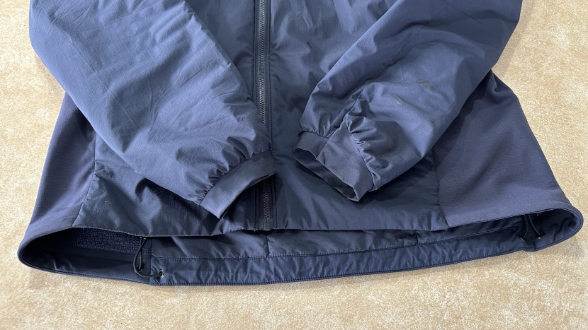 elastic cuffs, dual cinch hem, and fleece side panels on the atom...