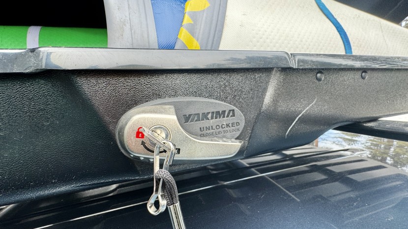 yakima grandtour 16 - we like the larger handle and clear indication on this cargo box.