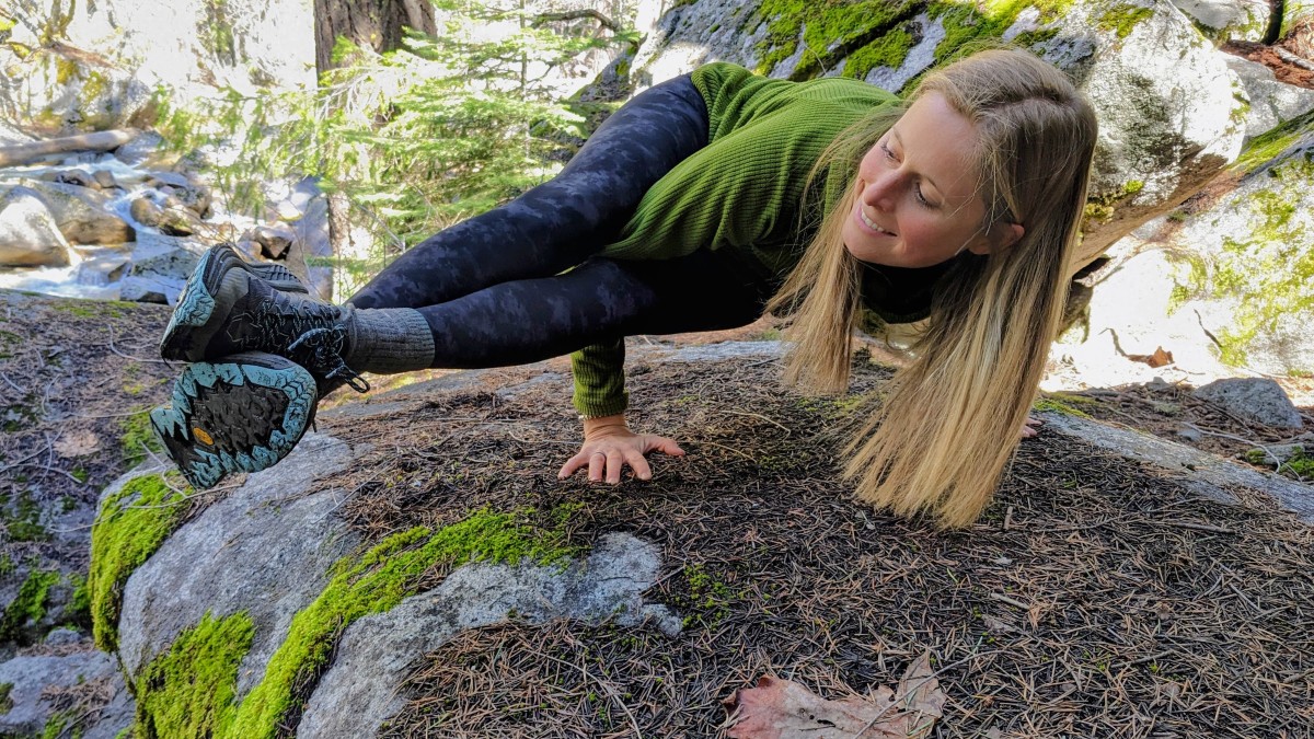 Crz Yoga NakedFeel Leggings Double Waist Seam Review (The Crz NakedFeel are one of the best combinations of breathability and pure stretch - a joy to move in!)