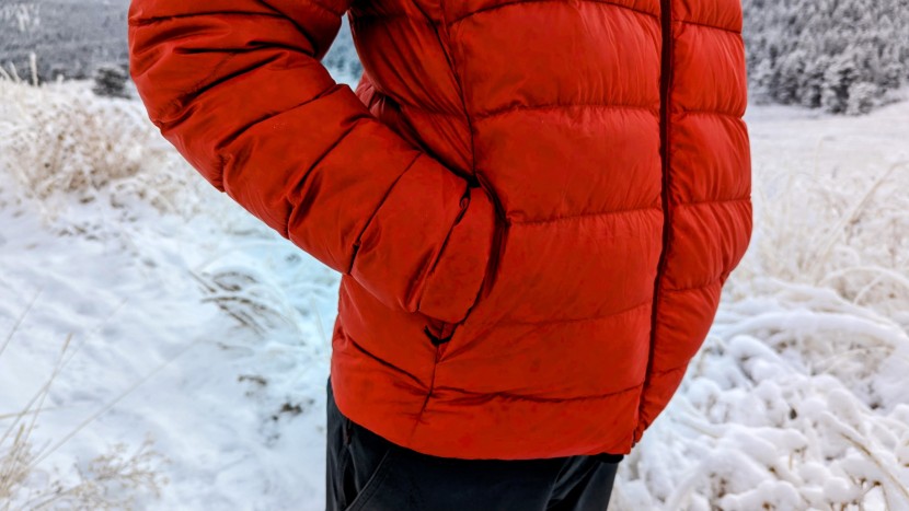 rei co-op 650 down - the rei 650 down has a waist cinch shock cord and a small drop hem...