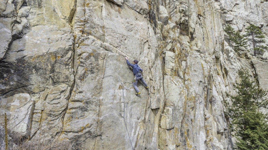 rab ascendor summit hoody - we tested this fleece over several weeks rock climbing, skiing, ice...