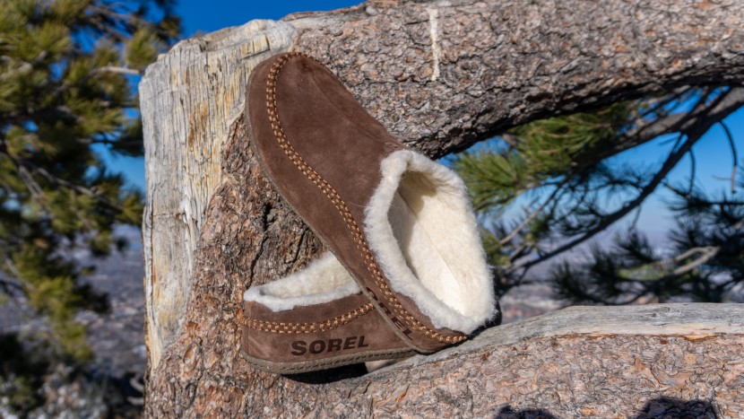 slippers mens - the sorel falcon has a cushiony wool and polyester lining to keep...