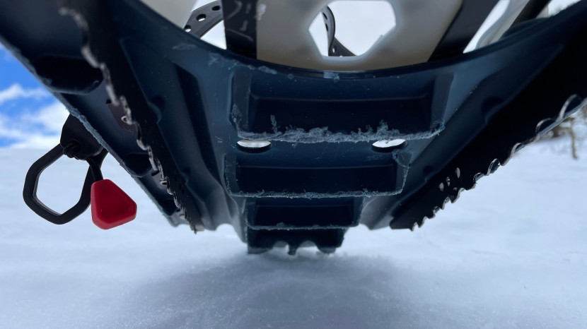 msr evo trail - these molded plastic fins enhance traction in the back of the...