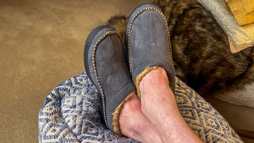 slippers mens - kick up your feet and replace after a hard day with the zigzagger...