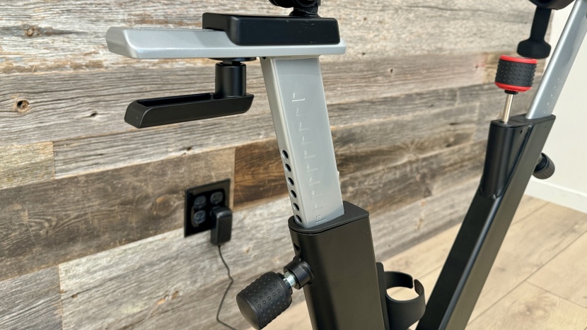 bowflex ic bike se - detents for saddle height adjustment and ample fore / aft...