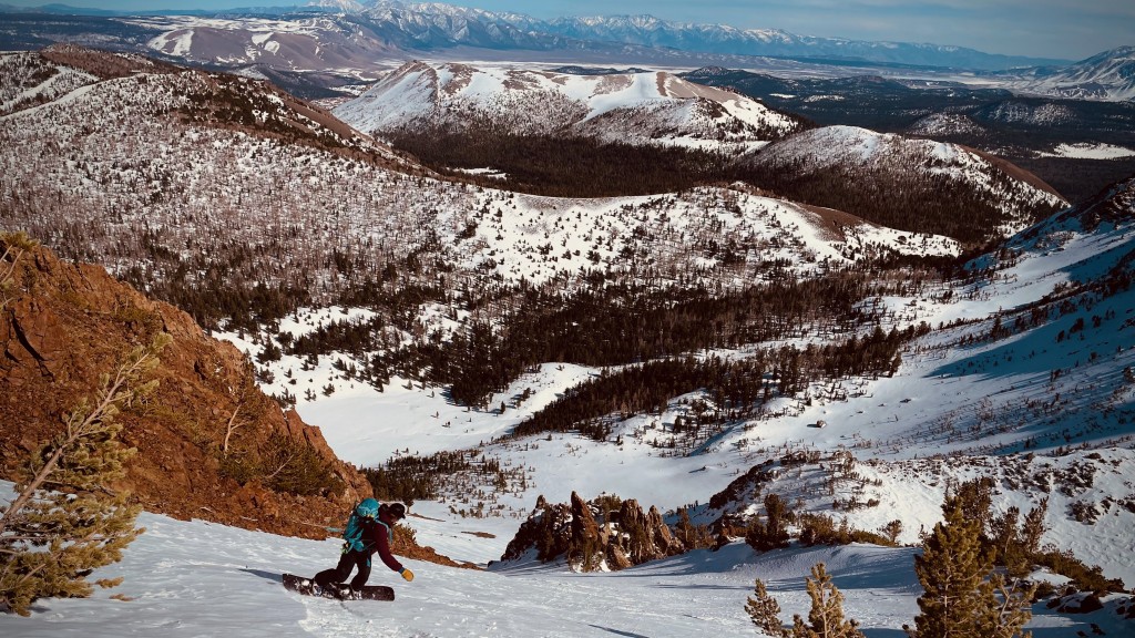 icebreaker merino 200 oasis crewe for women - backcountry mountain adventures require attention to the details...