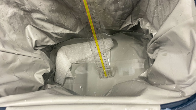 clevermade pacifica collapsible bag 30 - almost two inches of water seeped through in our water-dunk test.