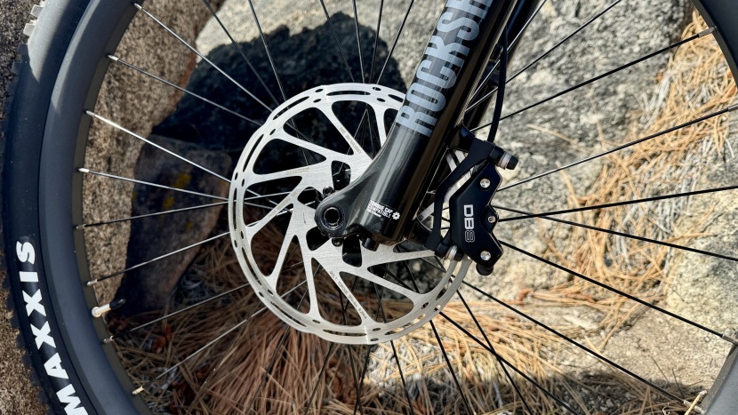 using a thru-axle, 180mm rotors, and db8 4-piston brakes, the...