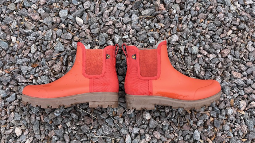 bogs holly chelsea - a side profile view shows the combination of the rubber and textile...