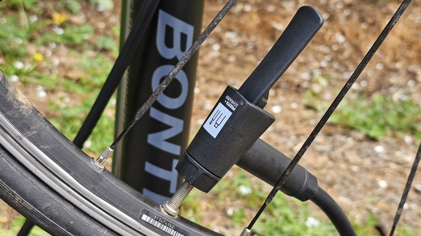 bontrager tlr flash charger - the universal valve head on the bontrager tlr flash charger pump...